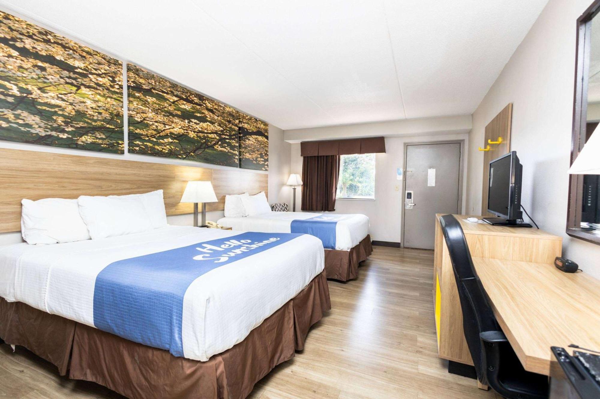 Days Inn By Wyndham Dayton Huber Heights Northeast Екстер'єр фото