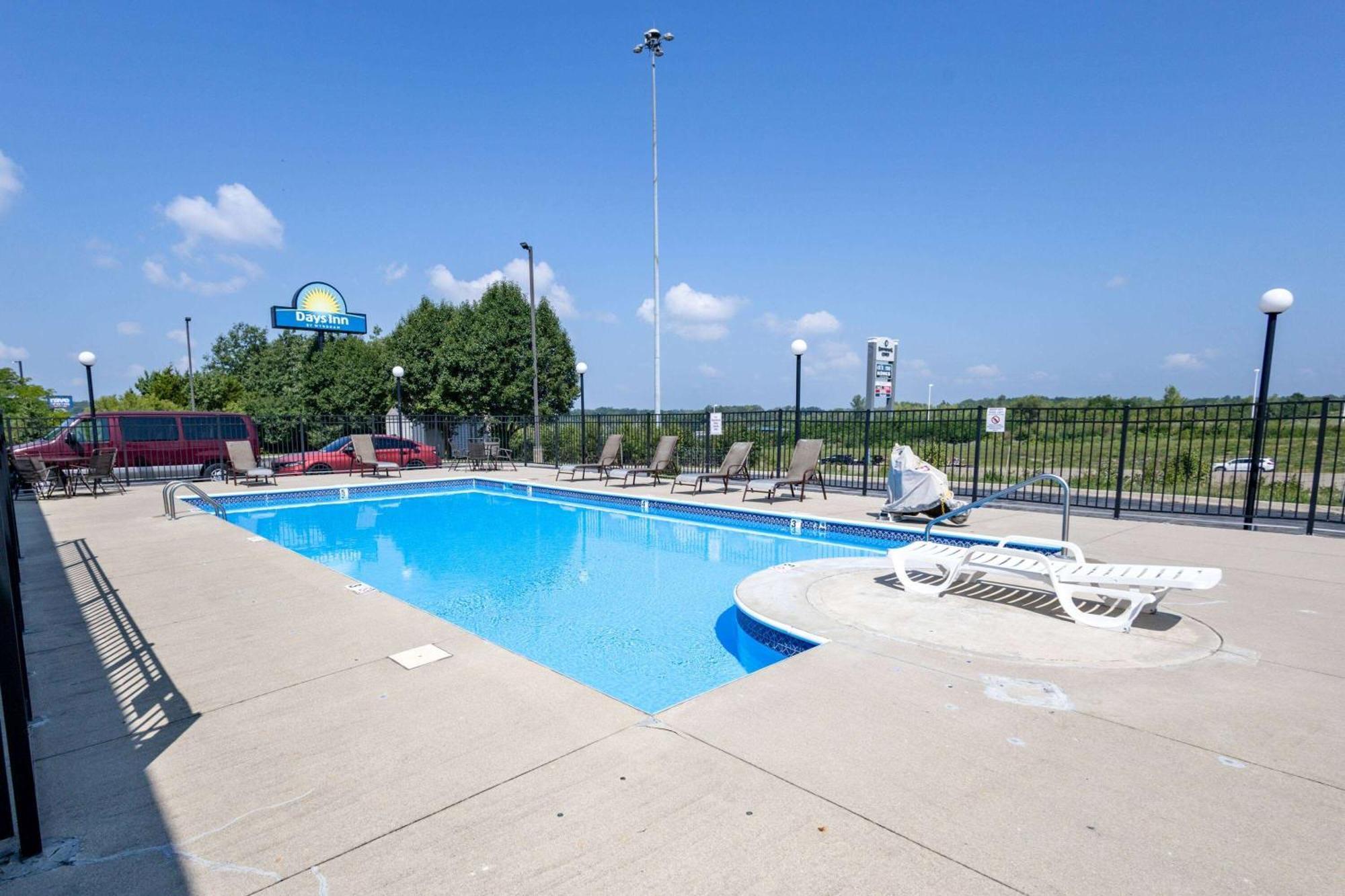 Days Inn By Wyndham Dayton Huber Heights Northeast Екстер'єр фото