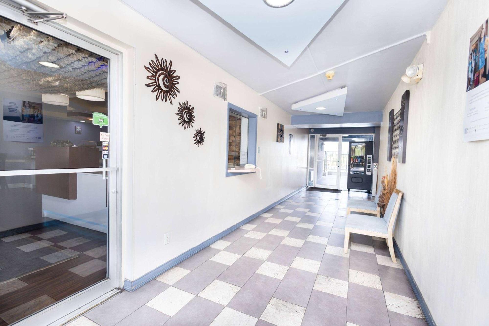 Days Inn By Wyndham Dayton Huber Heights Northeast Екстер'єр фото